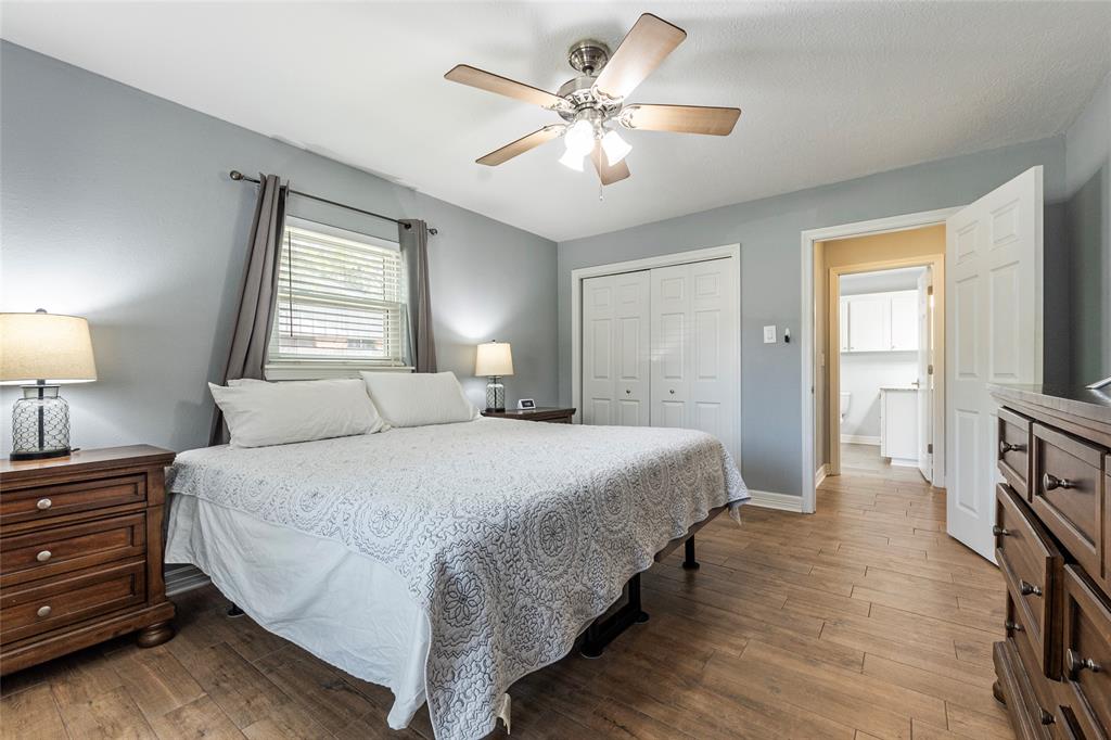 1050 Royal Oak Drive, Dickinson, Texas image 32