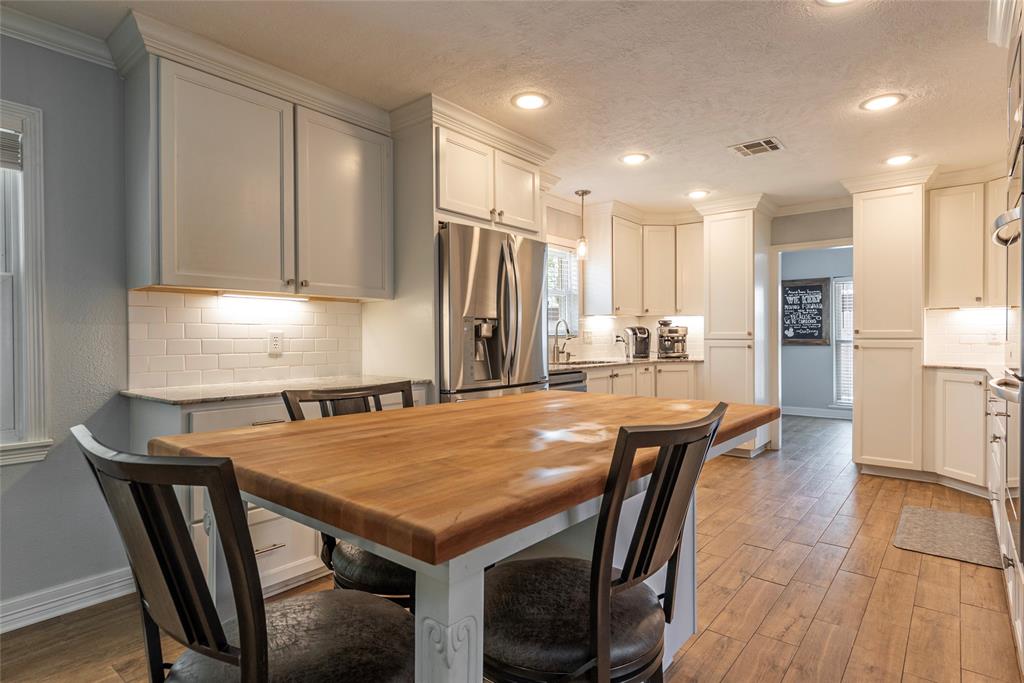 1050 Royal Oak Drive, Dickinson, Texas image 24