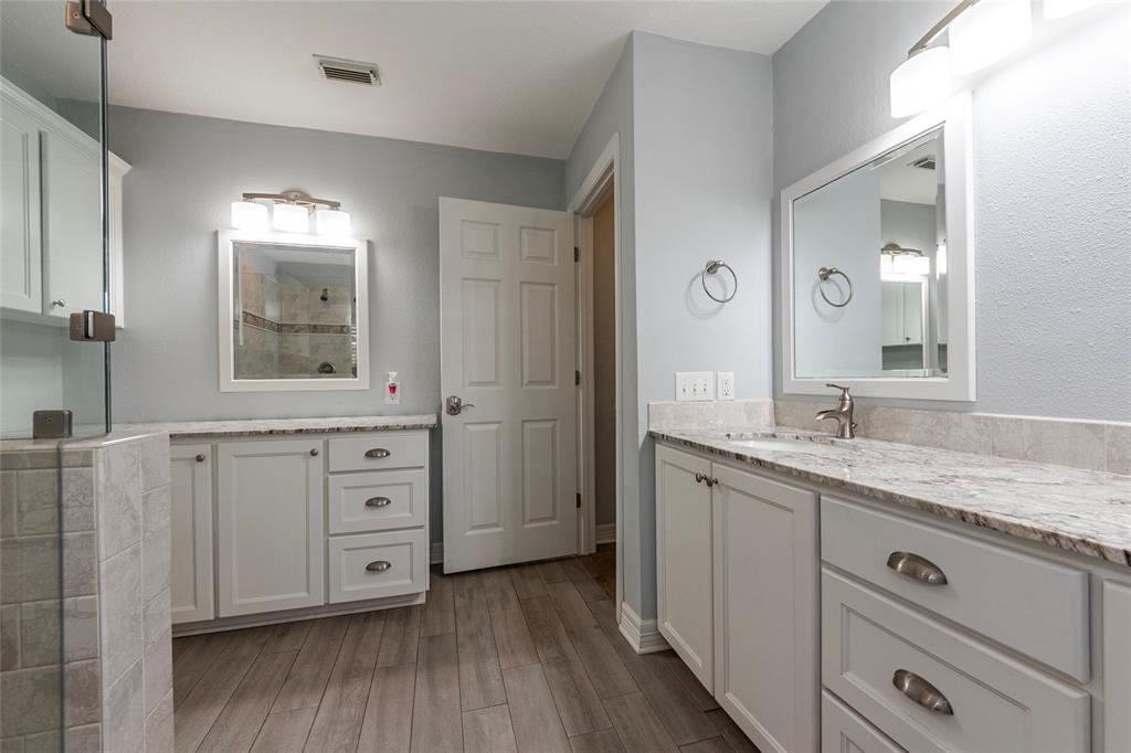 1050 Royal Oak Drive, Dickinson, Texas image 35