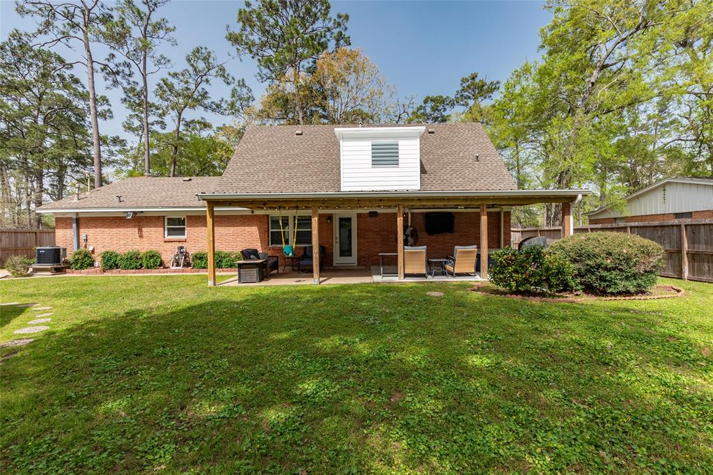 1050 Royal Oak Drive, Dickinson, Texas image 9