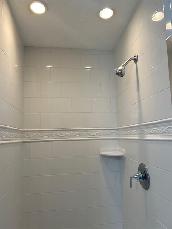 1050 Royal Oak Drive, Dickinson, Texas image 44