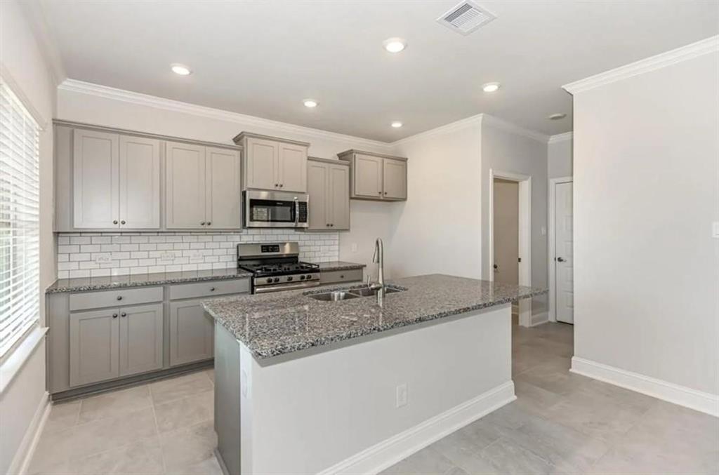 416 Bryan Way, Angleton, Texas image 4
