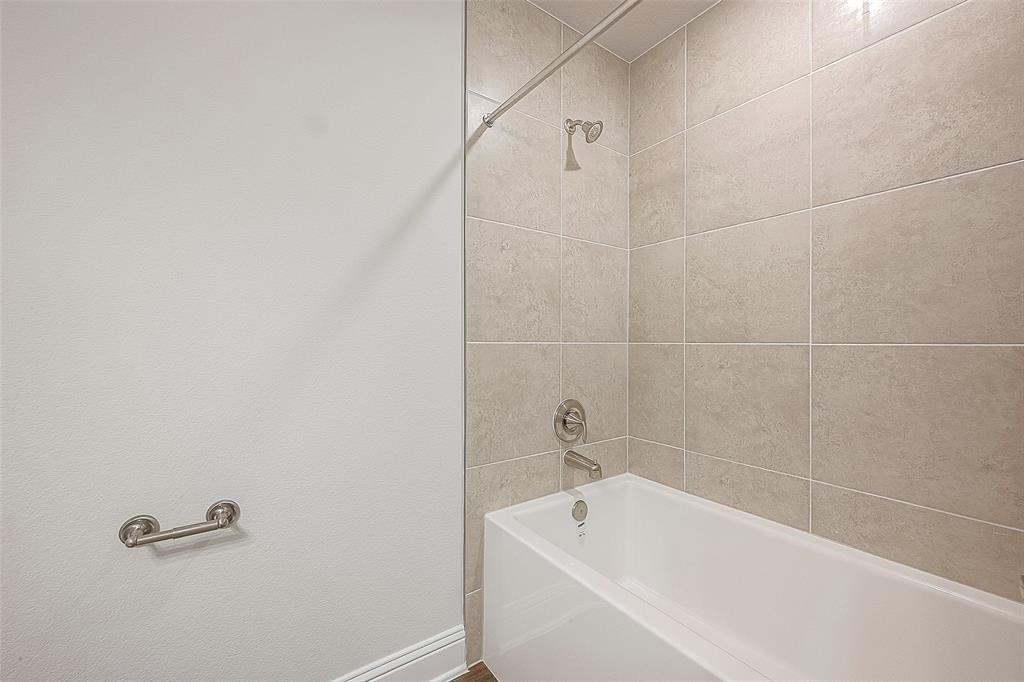 416 Bryan Way, Angleton, Texas image 2