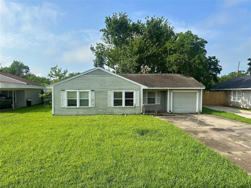 508 Center Way Street, Lake Jackson, Texas image 1