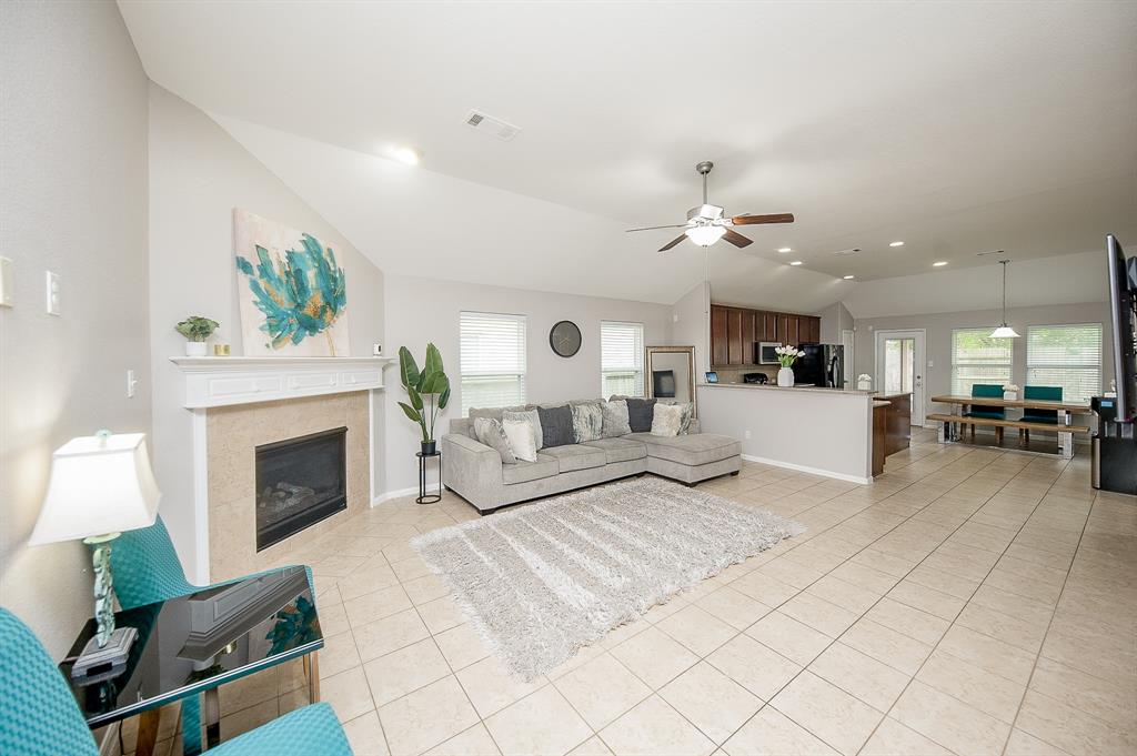 6323 Thornton Drive, Missouri City, Texas image 19