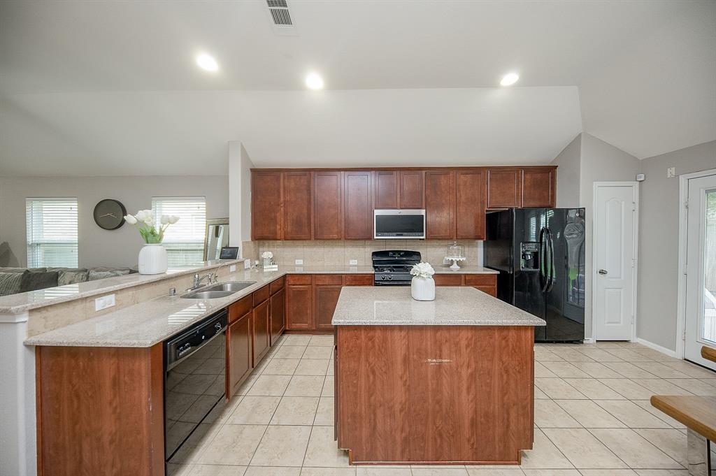 6323 Thornton Drive, Missouri City, Texas image 30