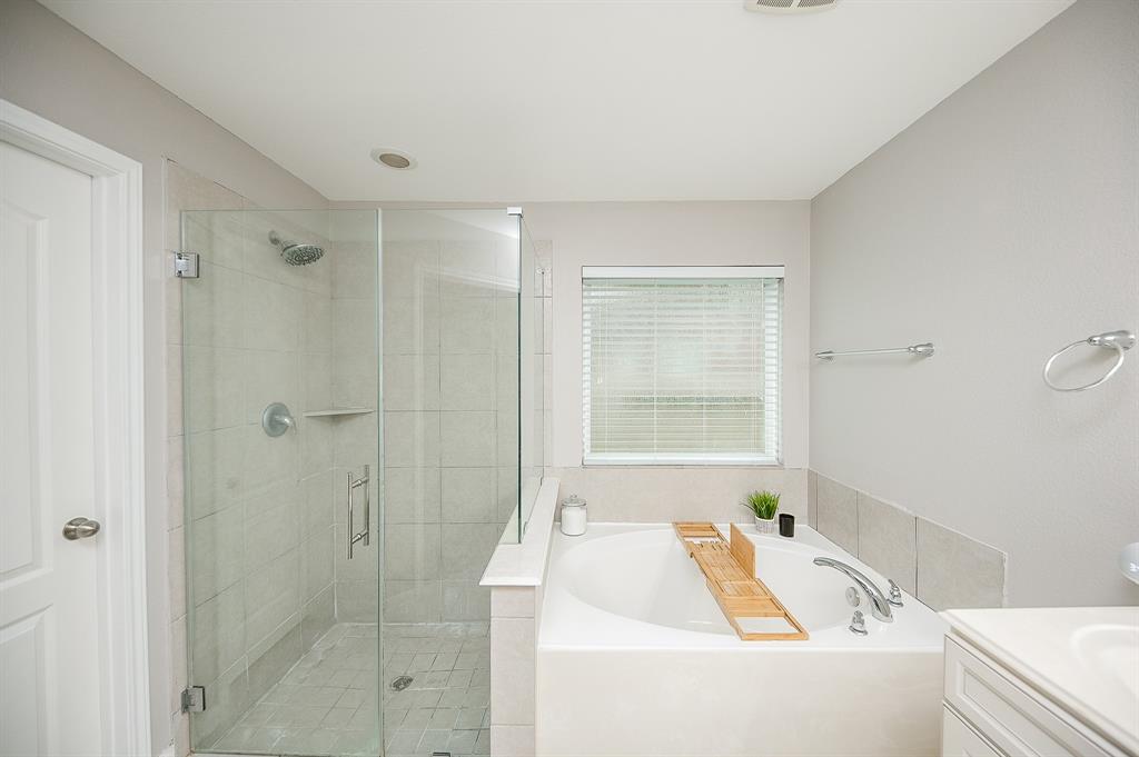 6323 Thornton Drive, Missouri City, Texas image 38
