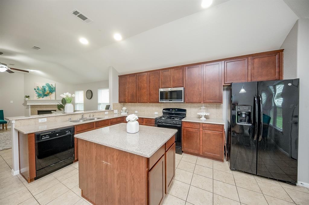 6323 Thornton Drive, Missouri City, Texas image 29