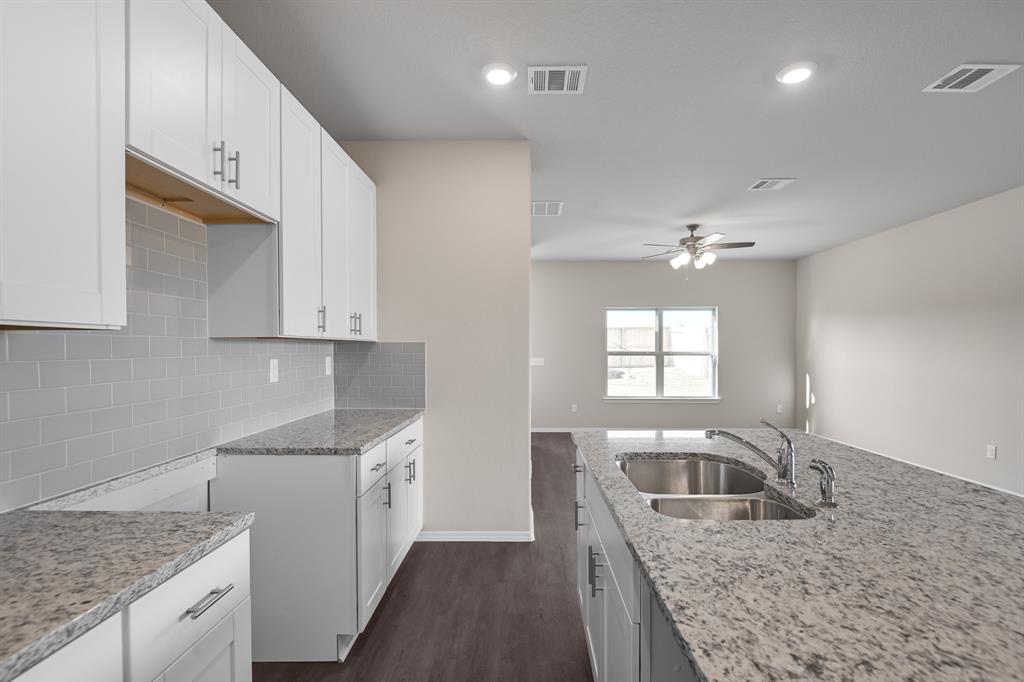 10807 Red Orchid Drive, Houston, Texas image 4