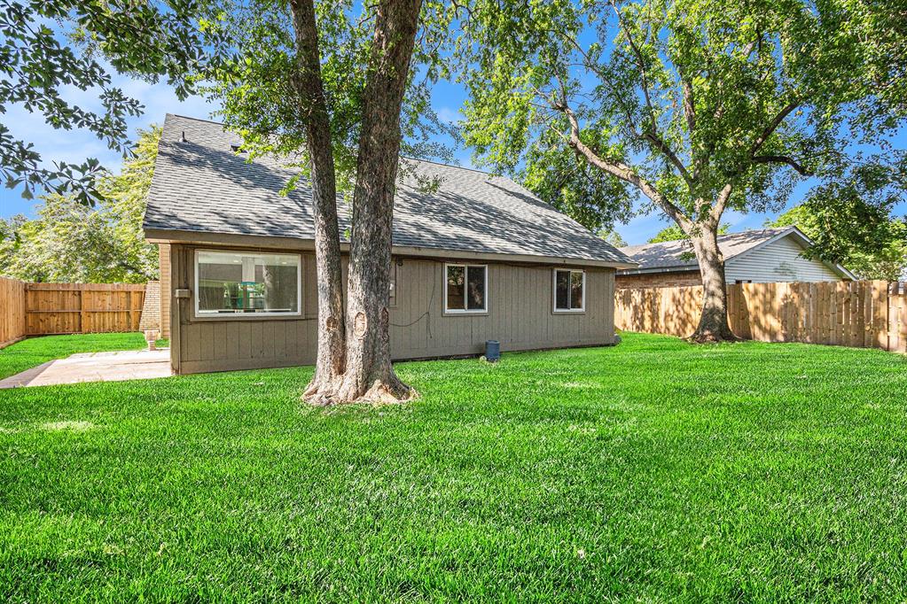 13750 Shirebrook Drive, Sugar Land, Texas image 29
