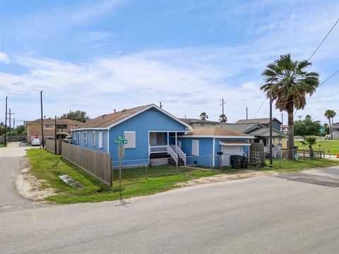 Single Family Residence in Galveston TX 2027 Victory Avenue.jpg