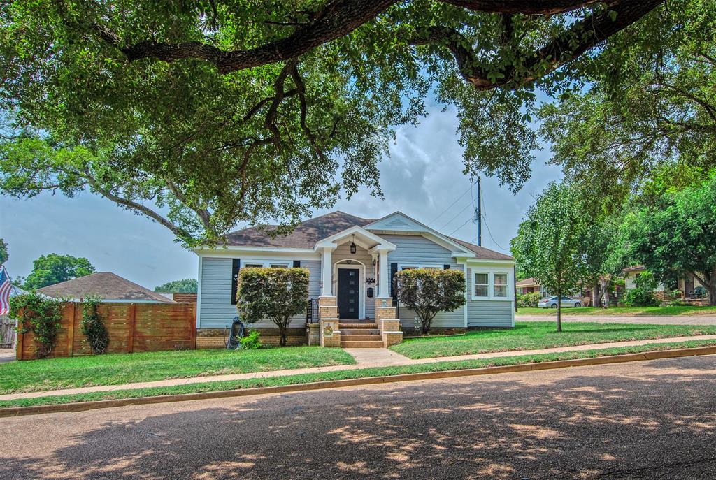 200 E Lubbock Street, Brenham, Texas image 1
