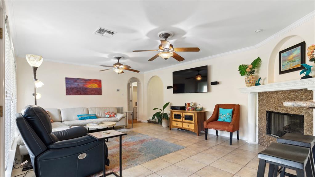 806 Hackberry Street, La Porte, Texas image 7