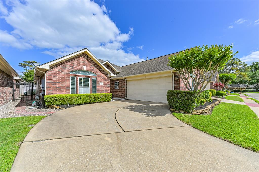314 Parkwood Village Drive, Friendswood, Texas image 3