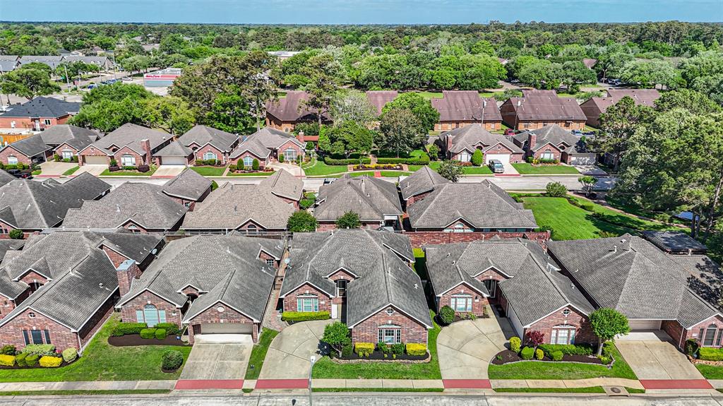 314 Parkwood Village Drive, Friendswood, Texas image 37