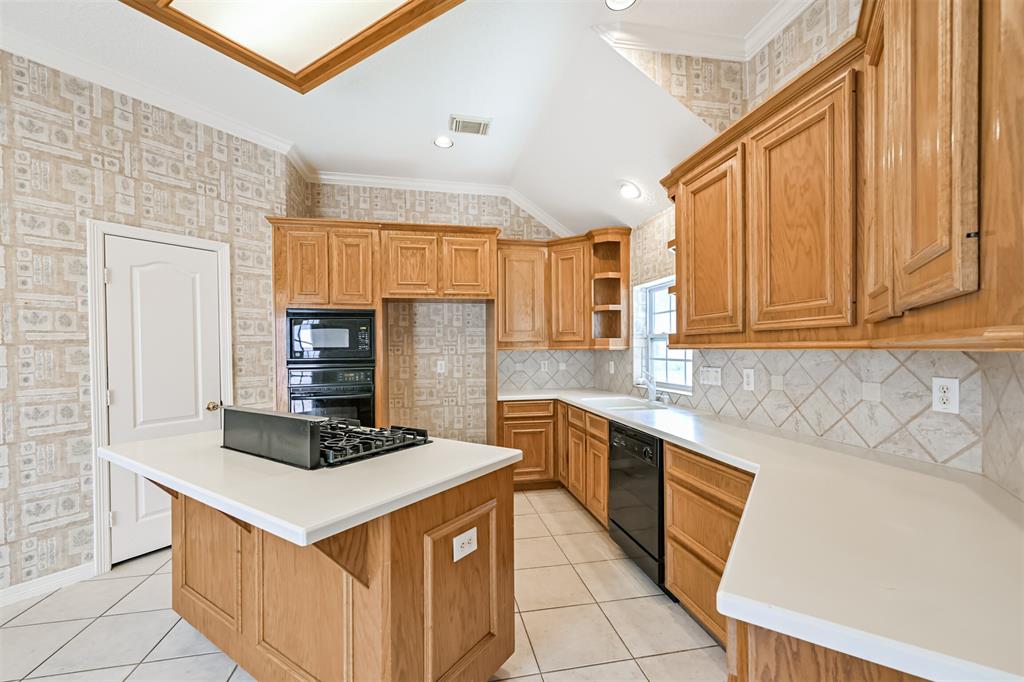 314 Parkwood Village Drive, Friendswood, Texas image 14