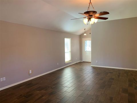 A home in Schulenburg