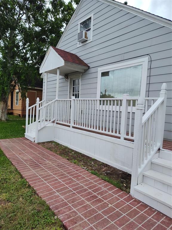 527 W 6th Street, Freeport, Texas image 1