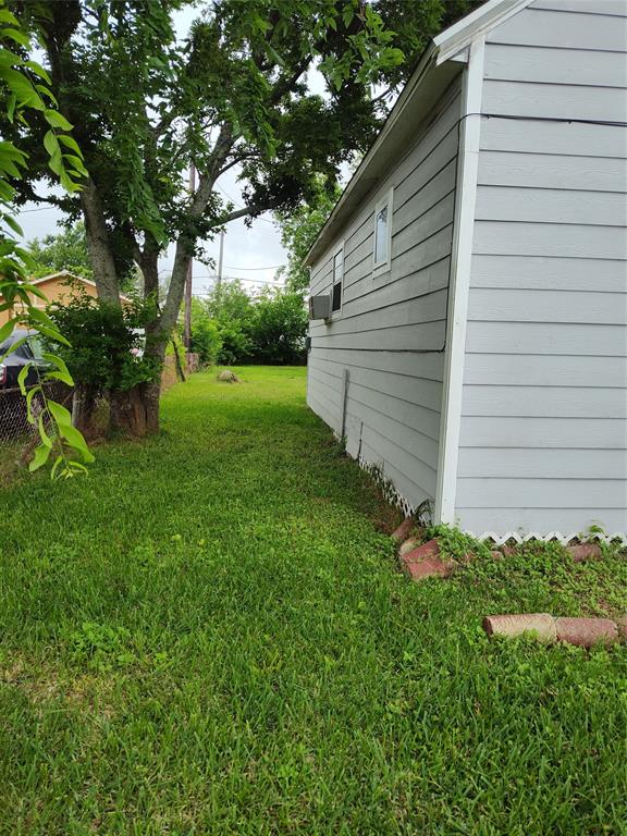 527 W 6th Street, Freeport, Texas image 23
