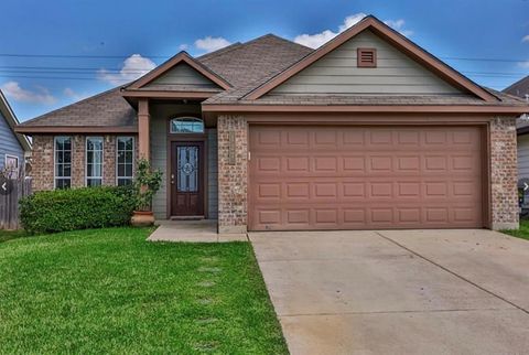 Single Family Residence in Huntsville TX 127 Briarwood Drive.jpg