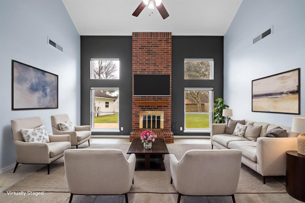 1708 Falcon Ridge Boulevard, Friendswood, Texas image 2