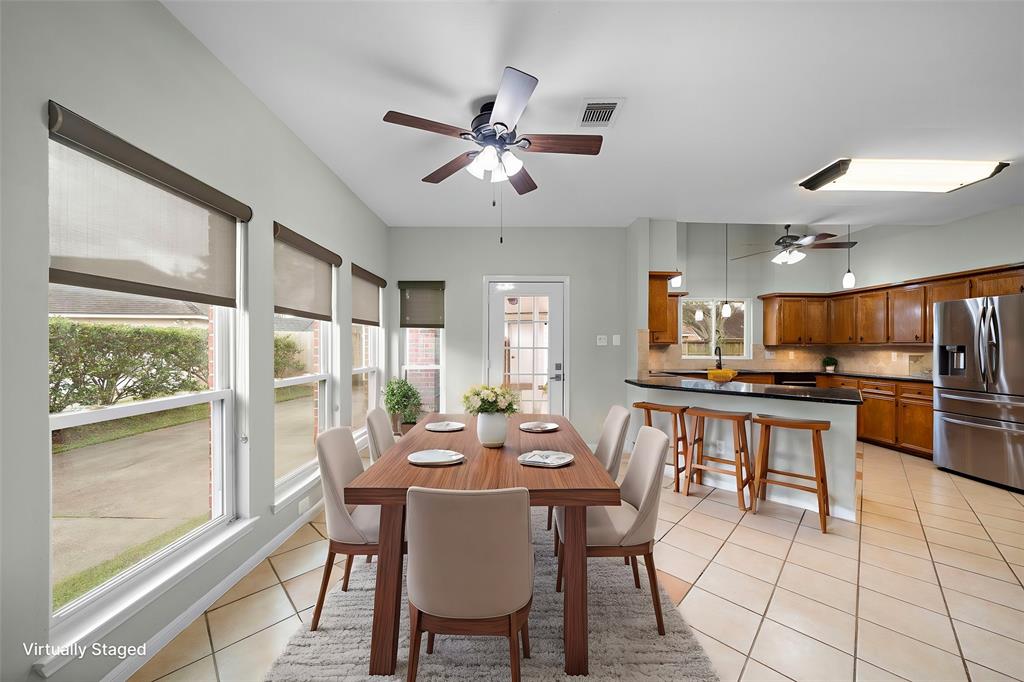 1708 Falcon Ridge Boulevard, Friendswood, Texas image 8