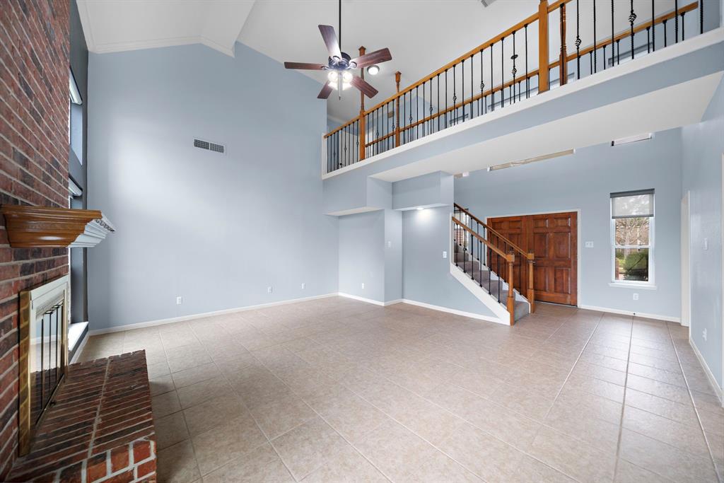 1708 Falcon Ridge Boulevard, Friendswood, Texas image 5
