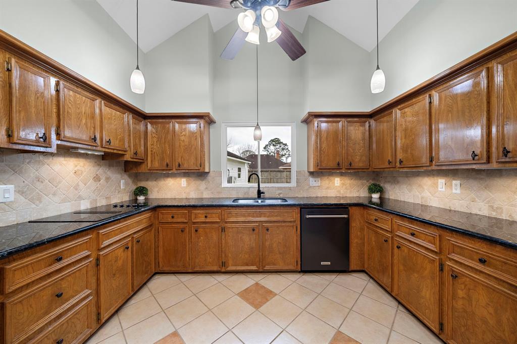 1708 Falcon Ridge Boulevard, Friendswood, Texas image 10