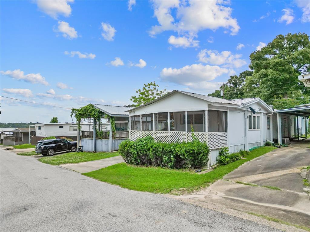 122 N Panuco Drive, Trinity, Texas image 2