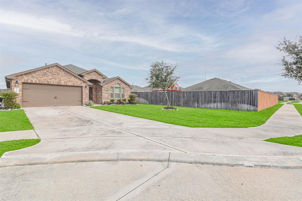 1430 Central Heights Drive, Missouri City, Texas image 2