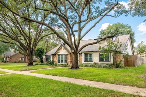 Single Family Residence in Houston TX 15722 Tumbling Rapids Drive.jpg