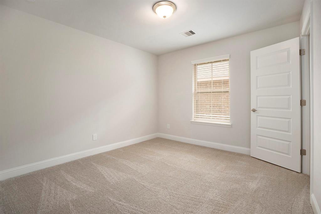 4401 East Bayou Maison Circle, Dickinson, Texas image 14