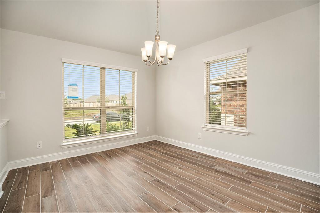 4401 East Bayou Maison Circle, Dickinson, Texas image 3