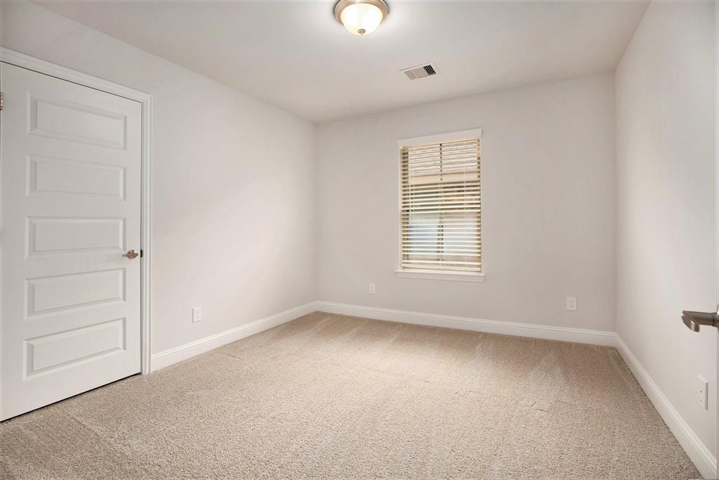 4401 East Bayou Maison Circle, Dickinson, Texas image 12
