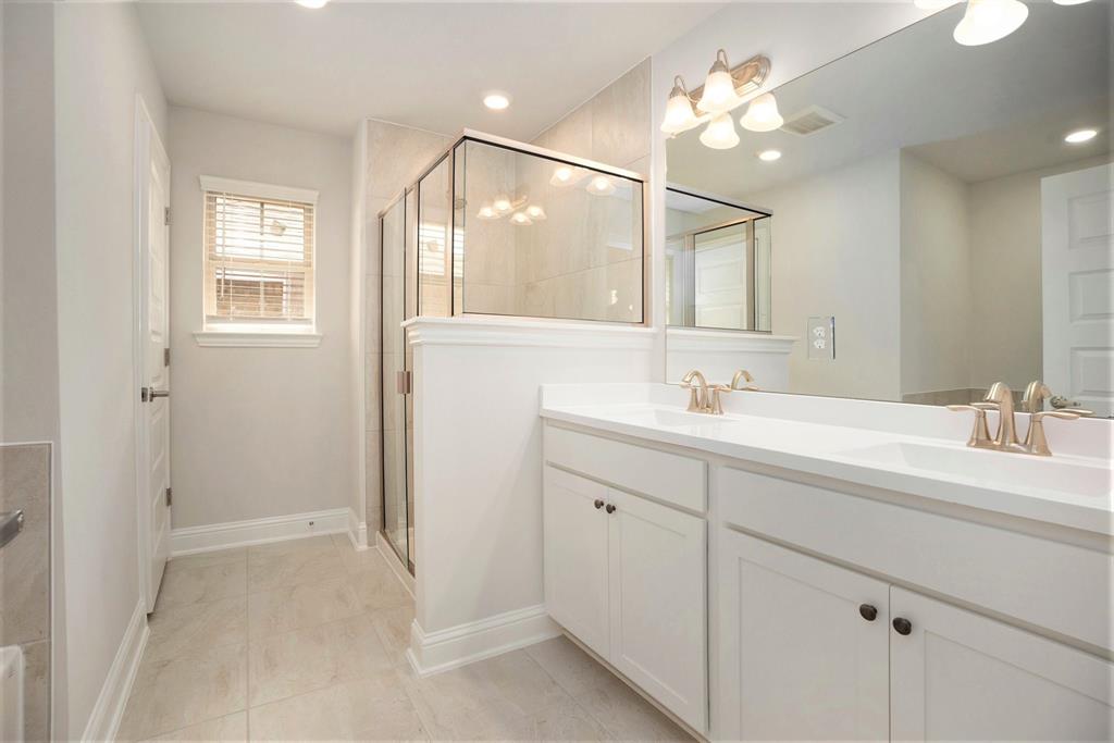 4401 East Bayou Maison Circle, Dickinson, Texas image 9