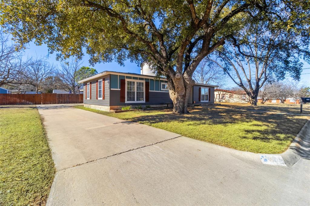110 N Willis Street, Lampasas, Texas image 2