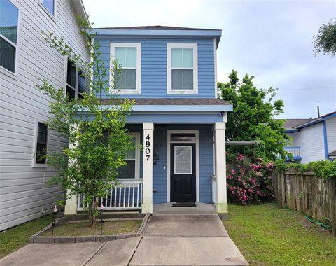 Single Family Residence in Galveston TX 4807 Avenue Q 1/2.jpg