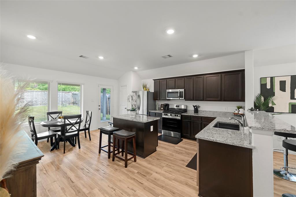 908 Pickering Oak Row, Magnolia, Texas image 21