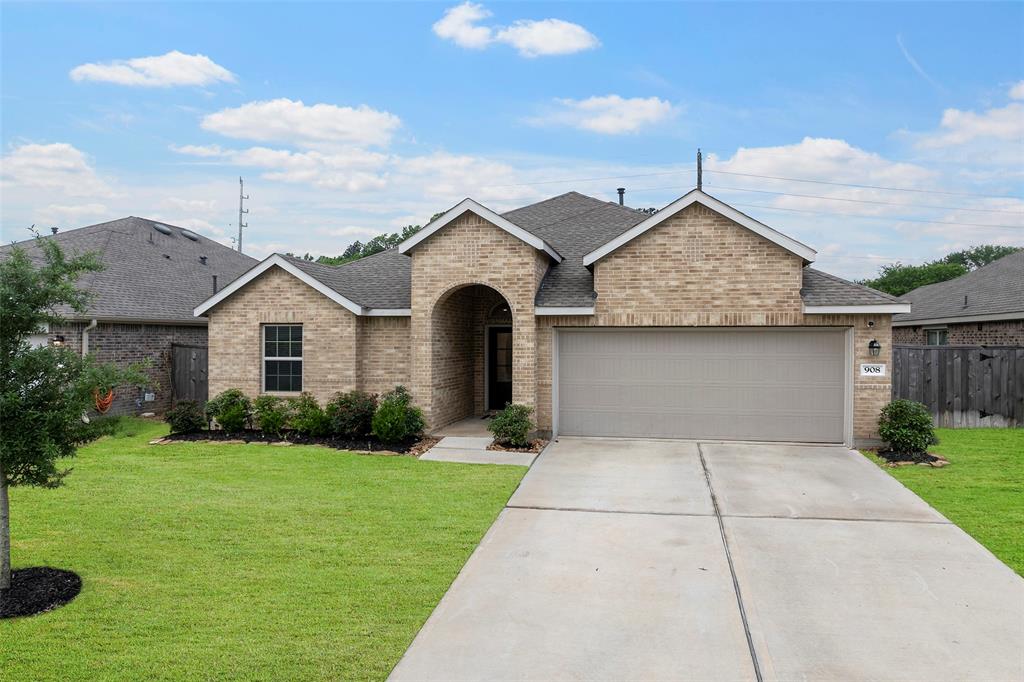 908 Pickering Oak Row, Magnolia, Texas image 2