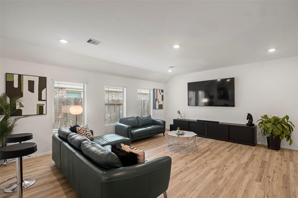 908 Pickering Oak Row, Magnolia, Texas image 18