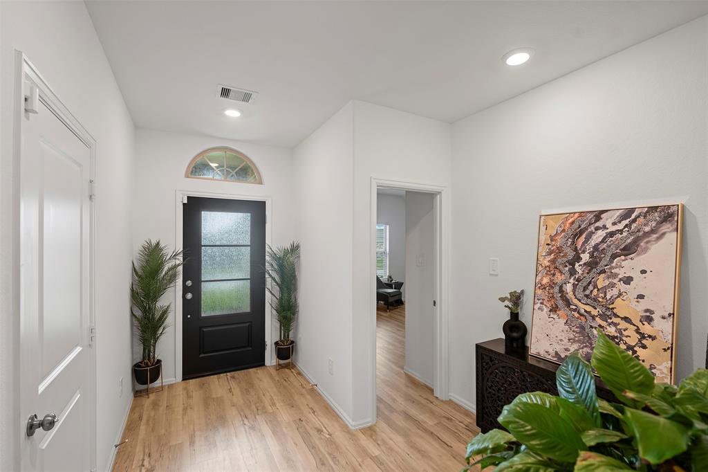 908 Pickering Oak Row, Magnolia, Texas image 4