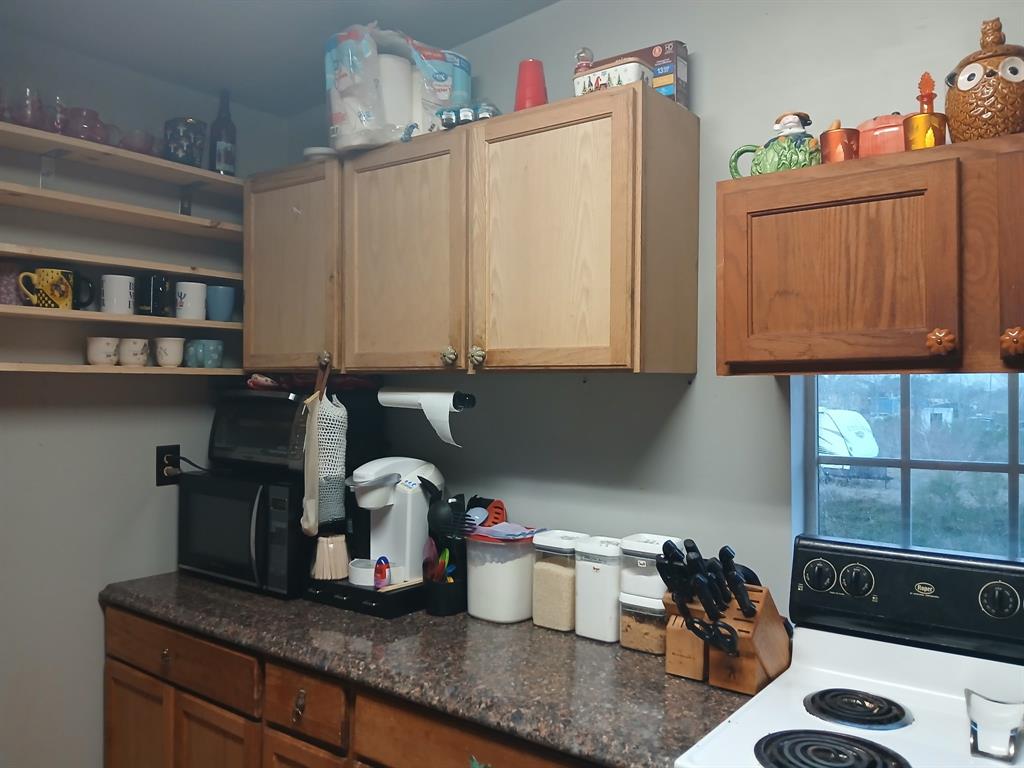 203 Port Road, Angleton, Texas image 4