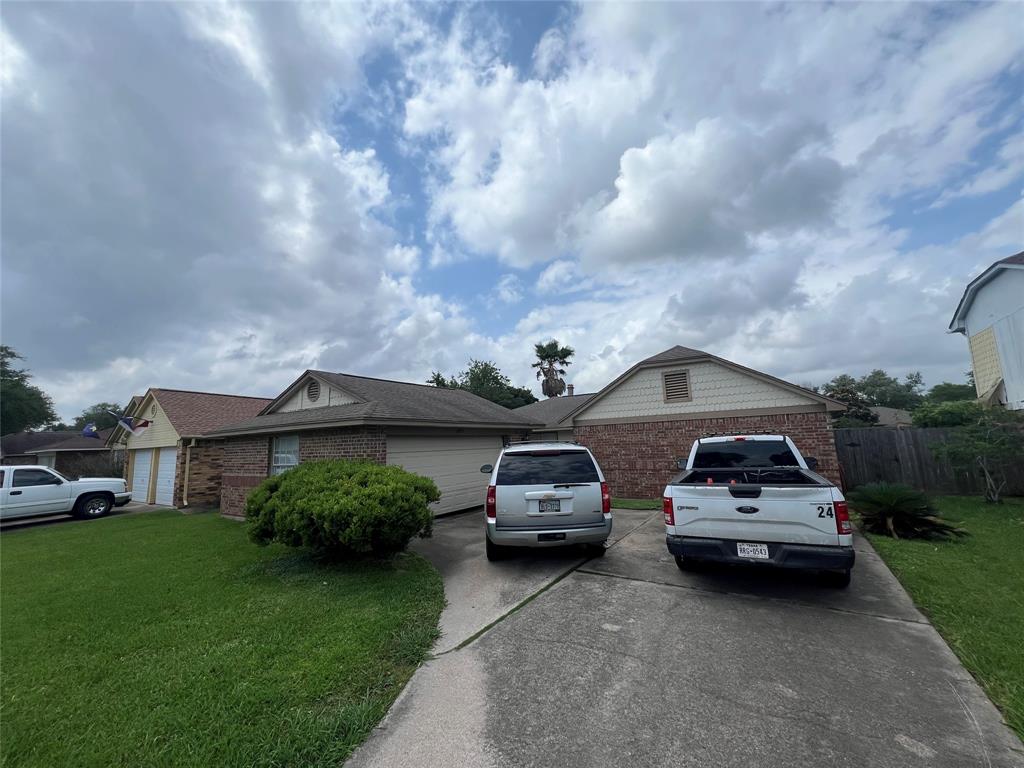 10925 Pecan Drive, La Porte, Texas image 1