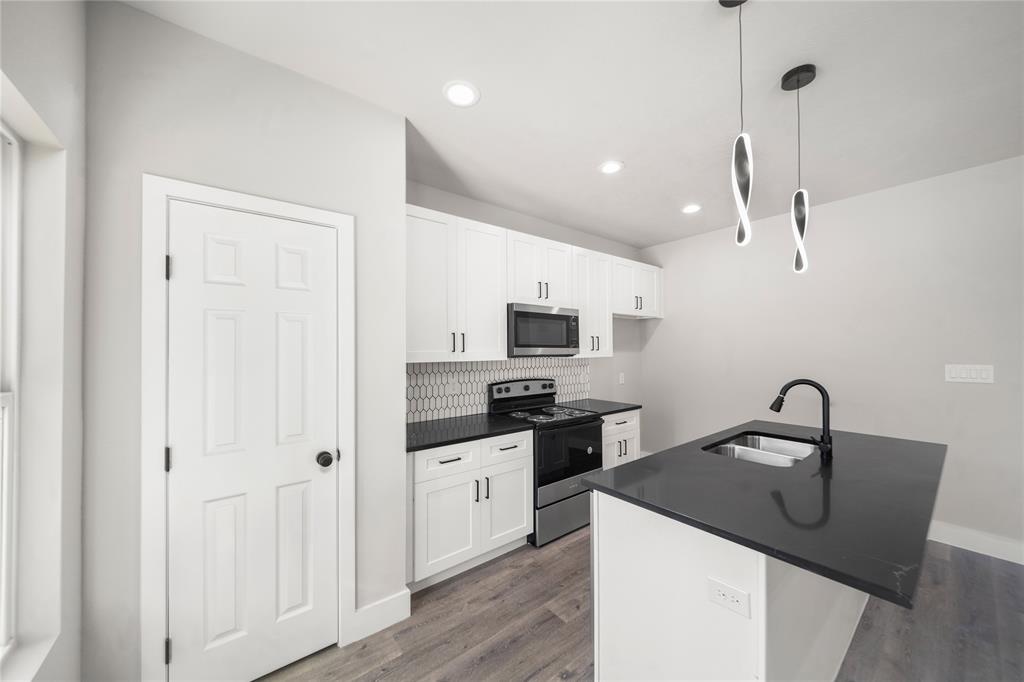8512 Farqueson
