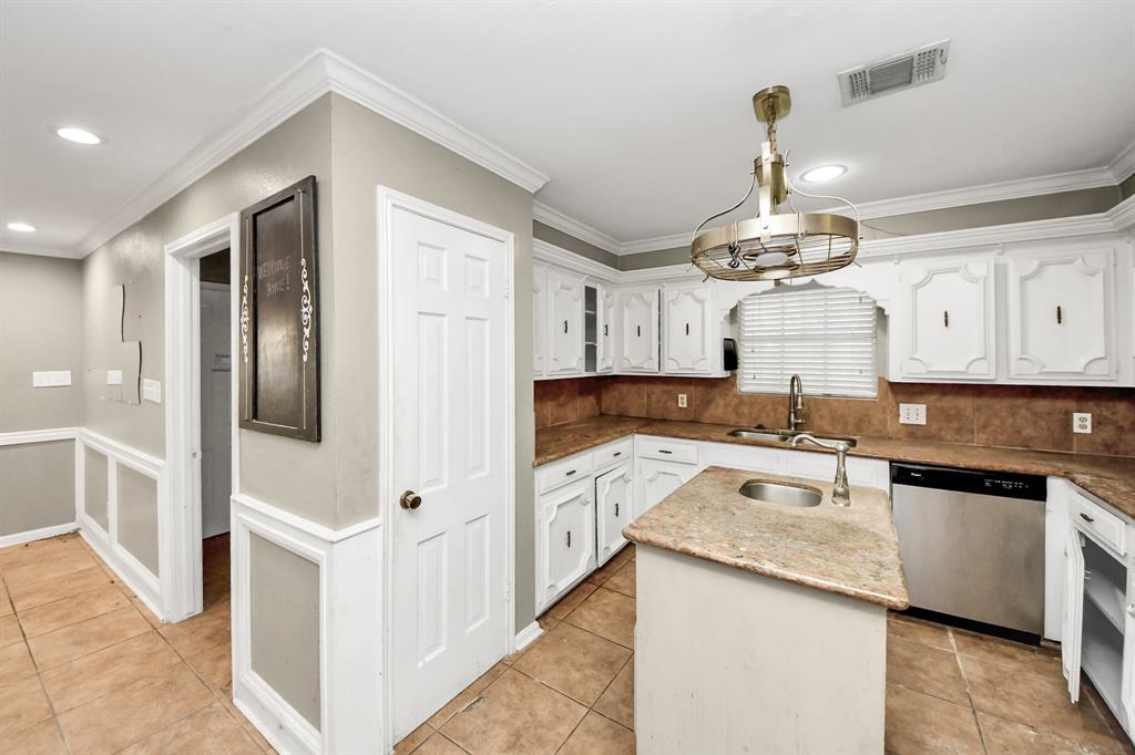 2002 Saddlecreek Drive, Houston, Texas image 19