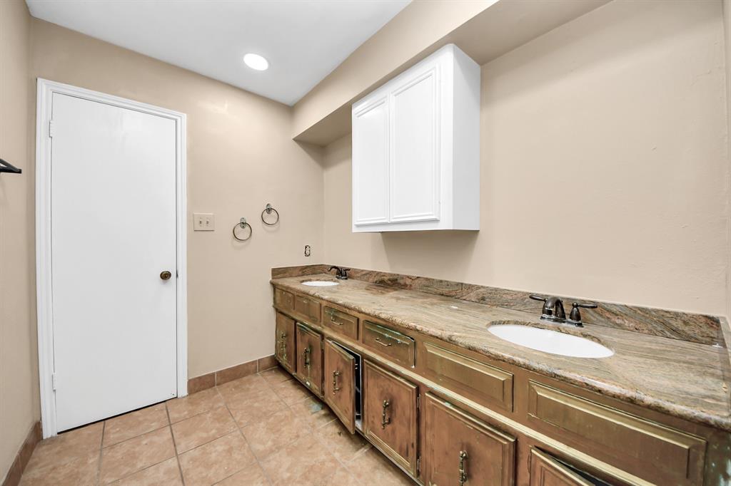 2002 Saddlecreek Drive, Houston, Texas image 41