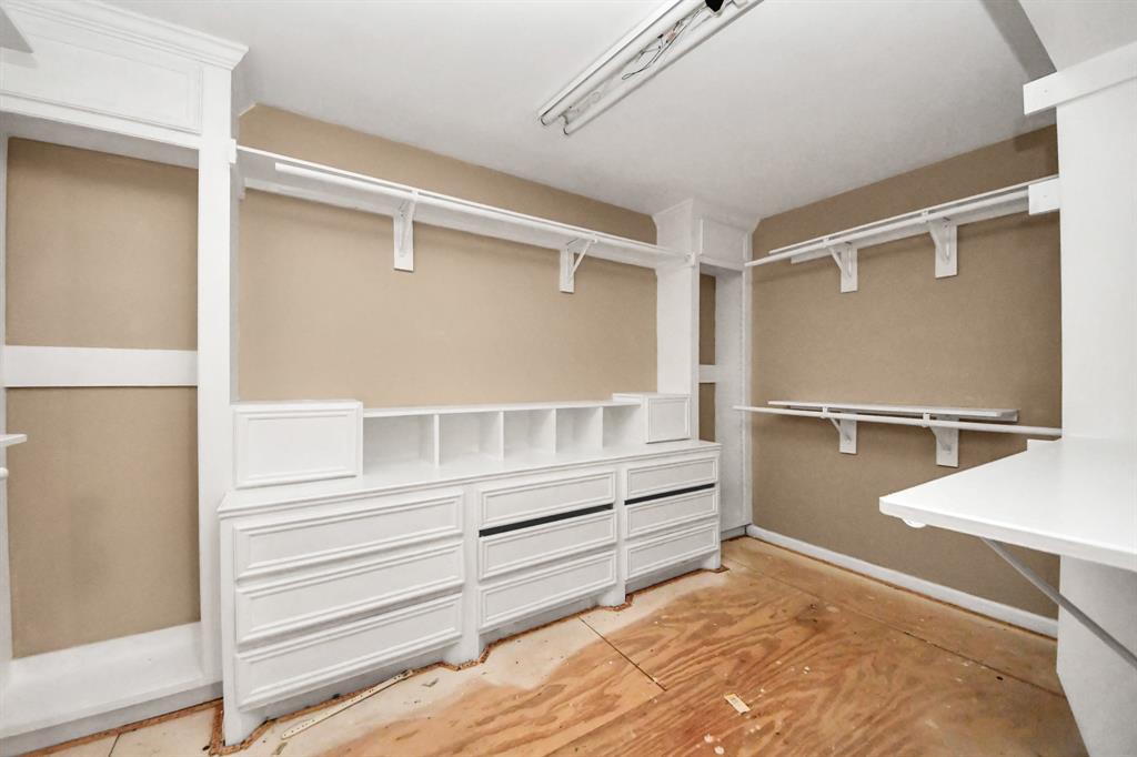 2002 Saddlecreek Drive, Houston, Texas image 39