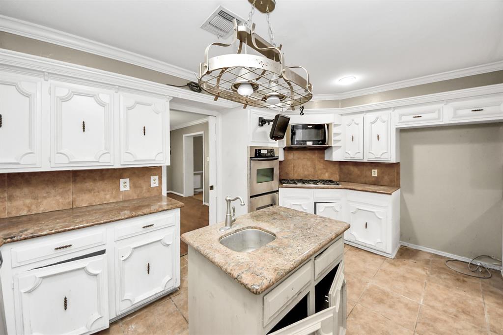 2002 Saddlecreek Drive, Houston, Texas image 20