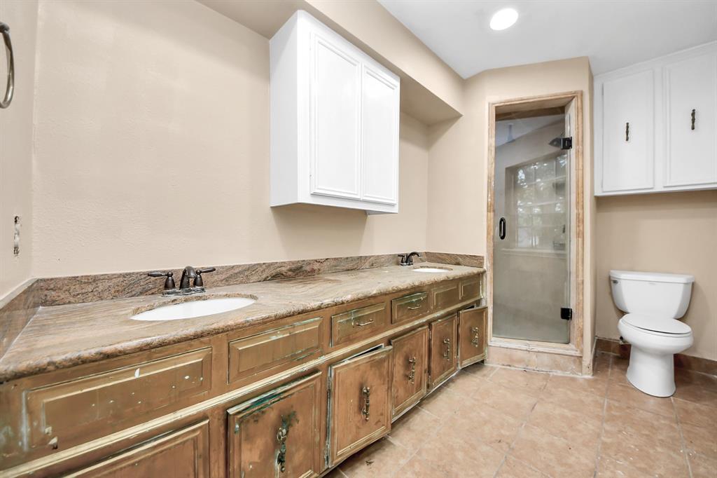2002 Saddlecreek Drive, Houston, Texas image 40