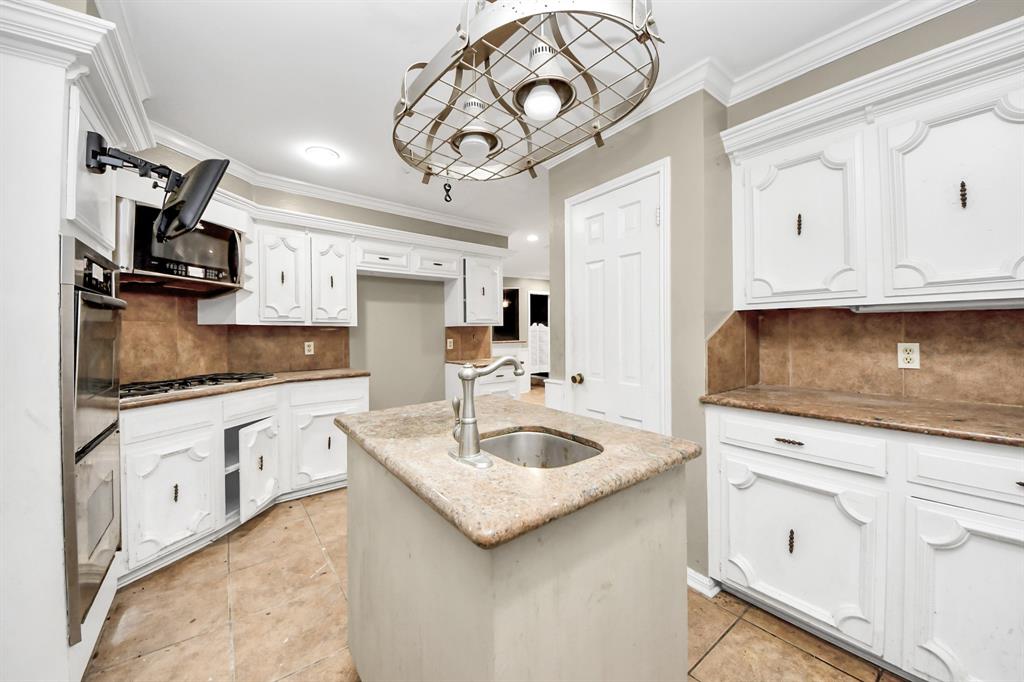 2002 Saddlecreek Drive, Houston, Texas image 21
